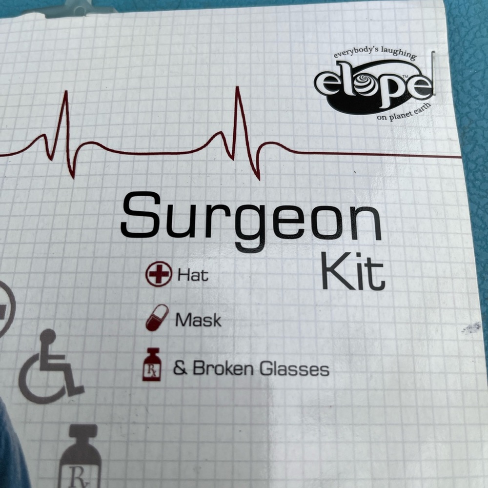 New Surgeon Accessory Kit - Picture 3 of 3